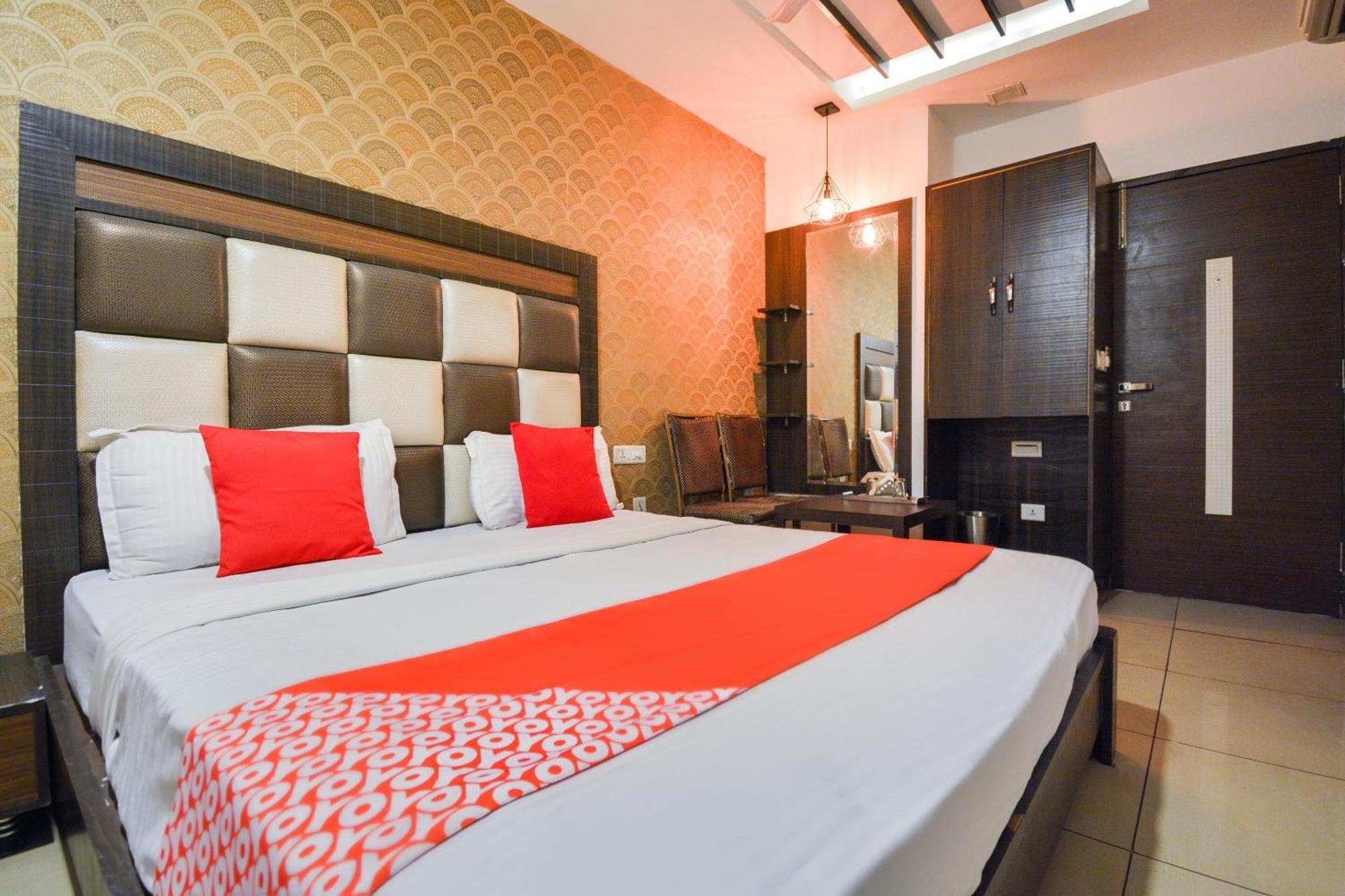 Hotel O Lexis Ludhiana Exterior foto
